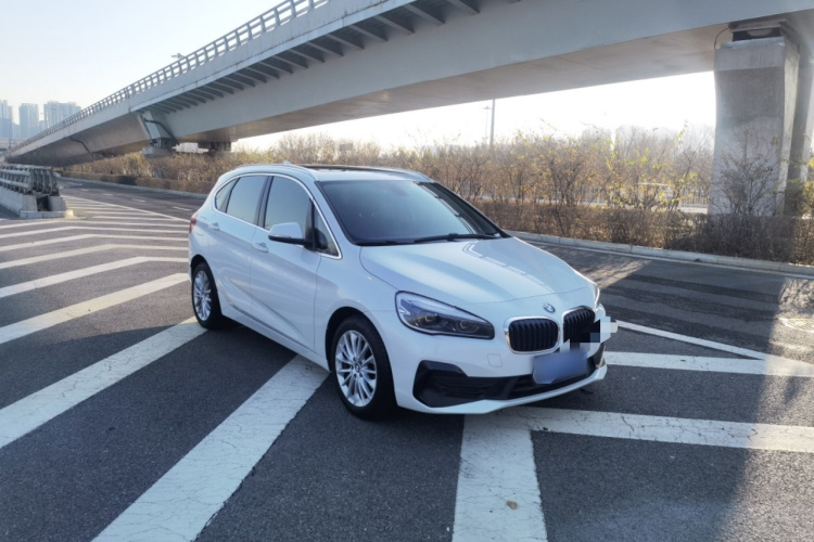宝马2系旅行车 2018款 218i 领先型车身外观6002