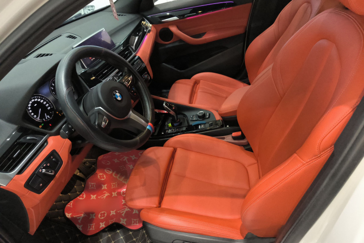 宝马X2 2020款 sDrive25i 领先型M运动套装中控内饰19