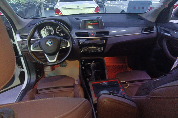 宝马X1 2019款 sDrive18Li 尊享型中控内饰12