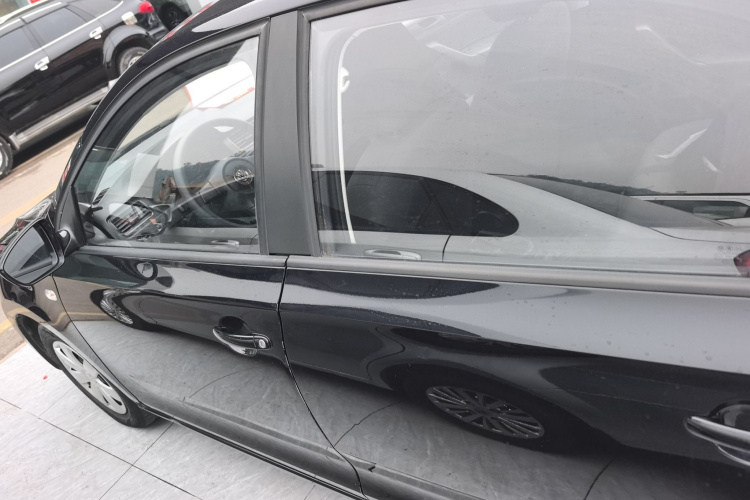 大众 桑塔纳 2013款 1.6L 手动风尚版车身外观4