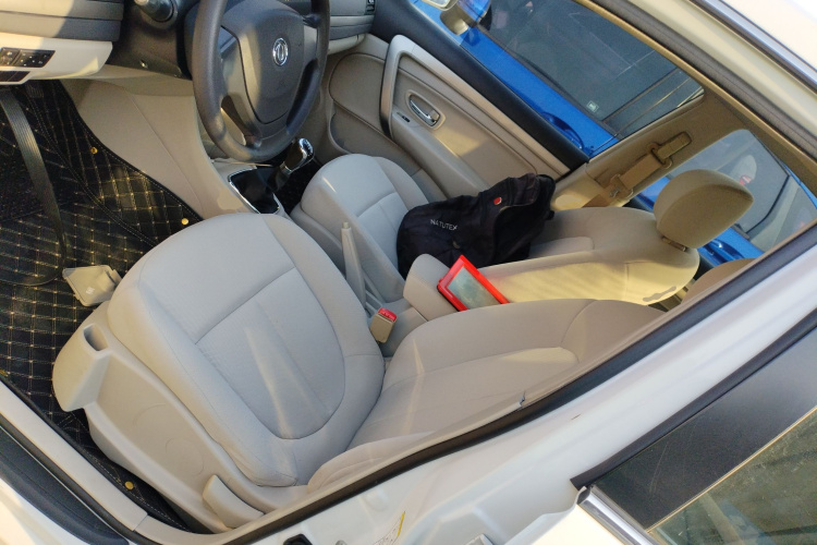 东风风神A60 2016款 1.5L 手动豪华型局部细节19