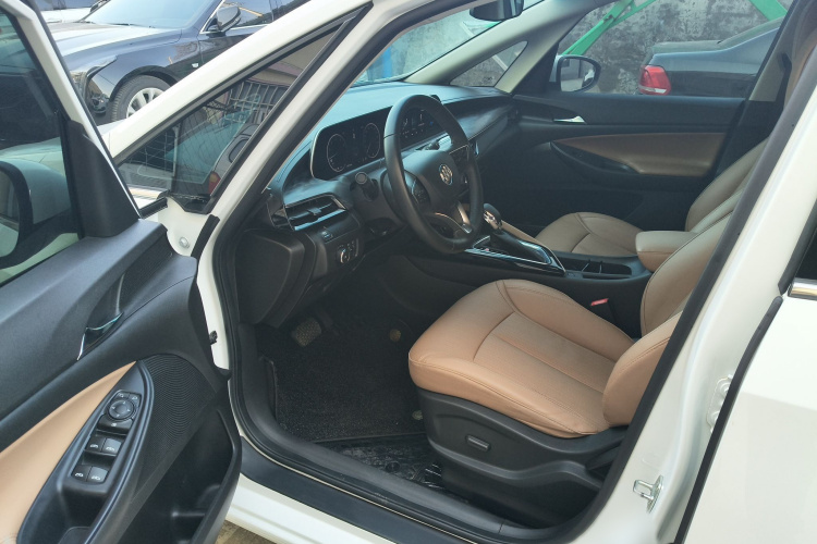 别克GL6 2021款 323T 轻混动互联豪华型中控内饰7001