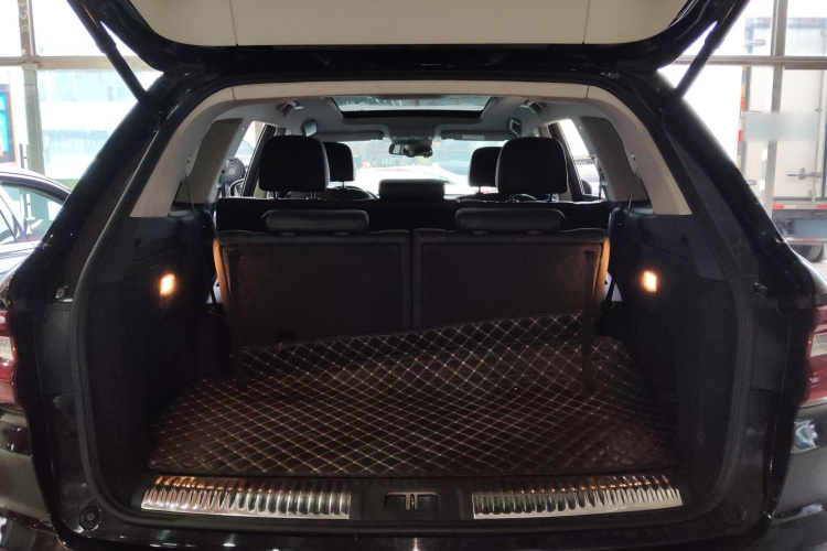 红旗HS7 2021款 2.0T DCT两驱智联旗享版机舱底盘23