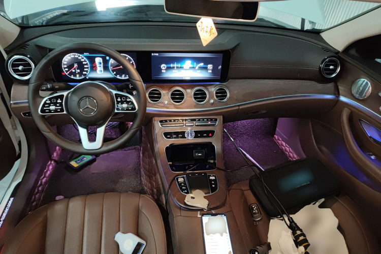 奔驰E级 2020款 E 300 L 豪华型中控内饰12