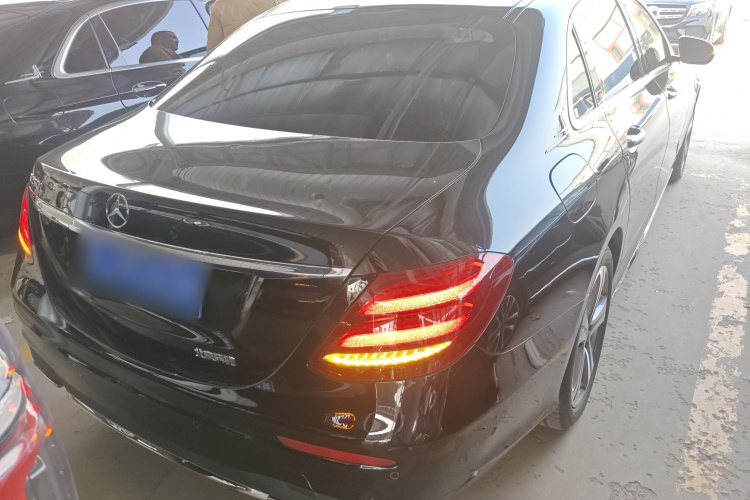奔驰E级 2020款 改款 E 260 L 运动型车身外观6