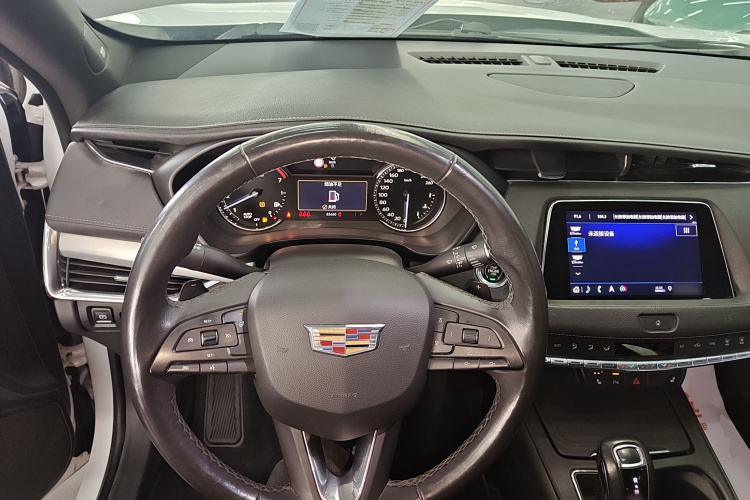 凯迪拉克XT4 2018款 28T 两驱领先型中控内饰13