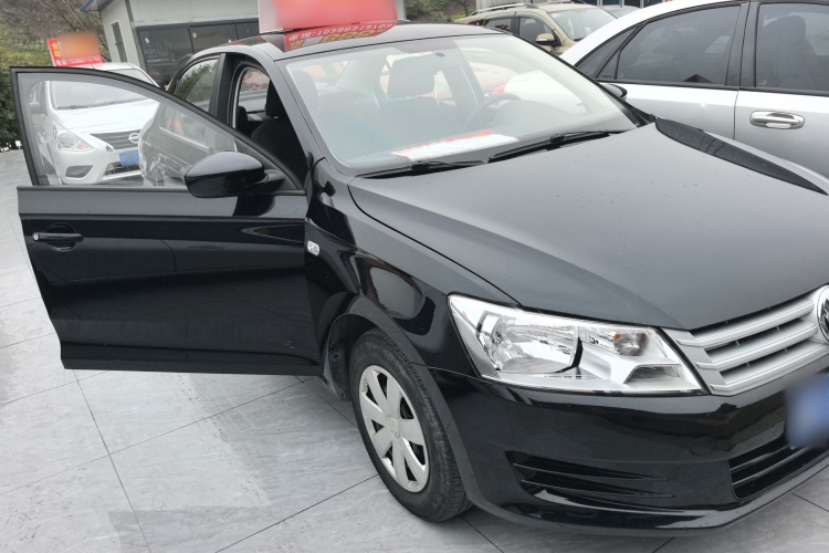 大众 桑塔纳 2013款 1.6L 手动风尚版车身外观3