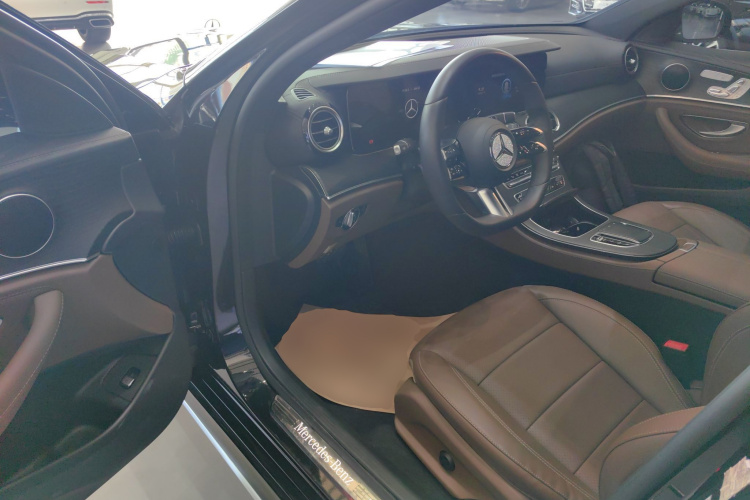 奔驰E级 2021款 E 300 L 运动时尚型中控内饰20