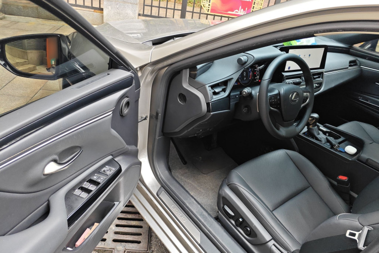 雷克萨斯ES 2023款 200 卓越版中控内饰20