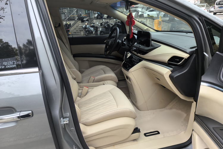 别克GL8 2023款 陆上公务舱 652T 豪华型中控内饰7004