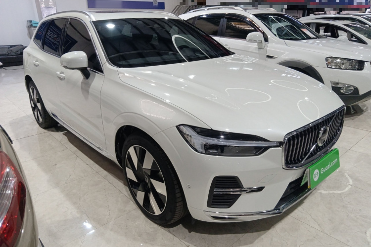 沃尔沃XC60新能源 2024款 T8 插电混动 长续航四驱智雅豪华版车身外观3