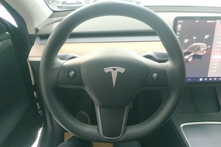 特斯拉 Model Y 2022款 改款 后轮驱动版中控内饰13