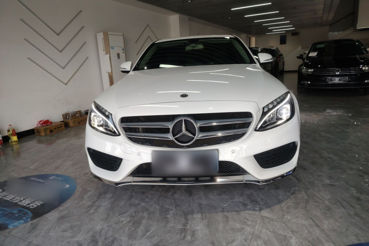 奔驰C级 2017款 改款 C 180 L 时尚型运动版车身外观2