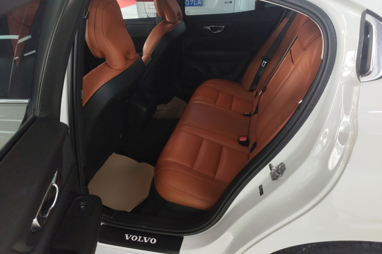 沃尔沃S60 2021款 T3 智行豪华版中控内饰21