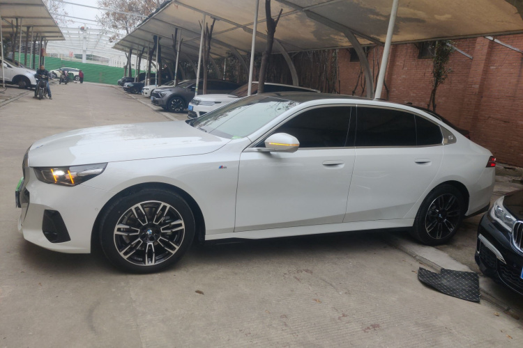 宝马5系 2024款 525Li M运动套装车身外观4