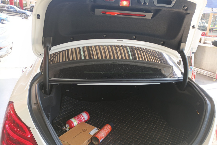 奔驰C级 2017款 改款 C 200 L 运动版局部细节23