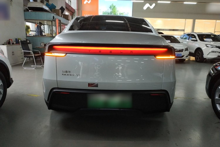 特斯拉 Model Y 2025款 长续航全轮驱动 首发版车身外观6