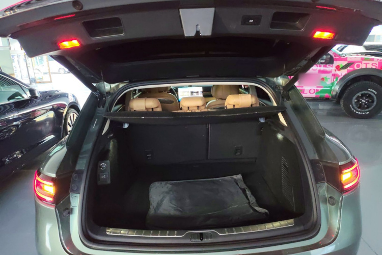 鸿蒙智行 问界M5 2022款 增程后驱标准版机舱底盘23