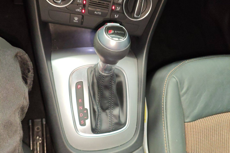 奥迪Q3 2018款 30周年年型 30 TFSI 时尚型局部细节18