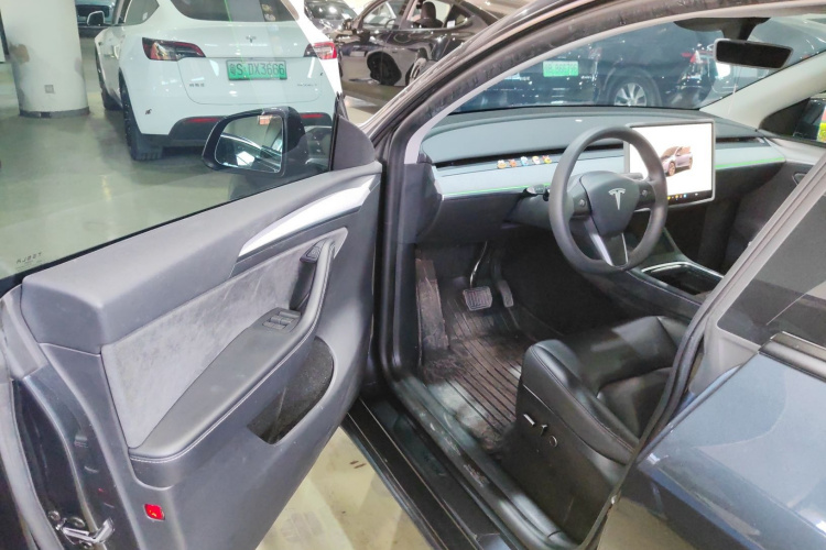 特斯拉 Model Y 2024款 后轮驱动版中控内饰7003