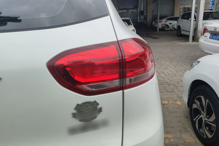 哈弗H2s 2018款 红标 1.5T 双离合精英型车身外观9