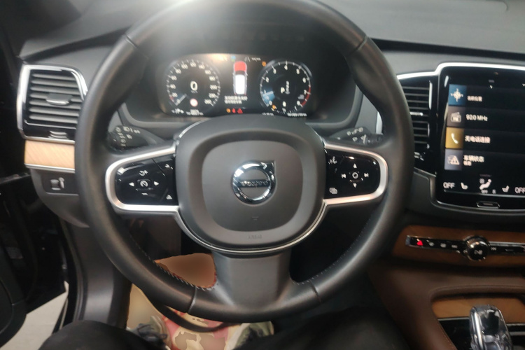 沃尔沃XC90 2022款 B6 智逸豪华版 7座中控内饰13