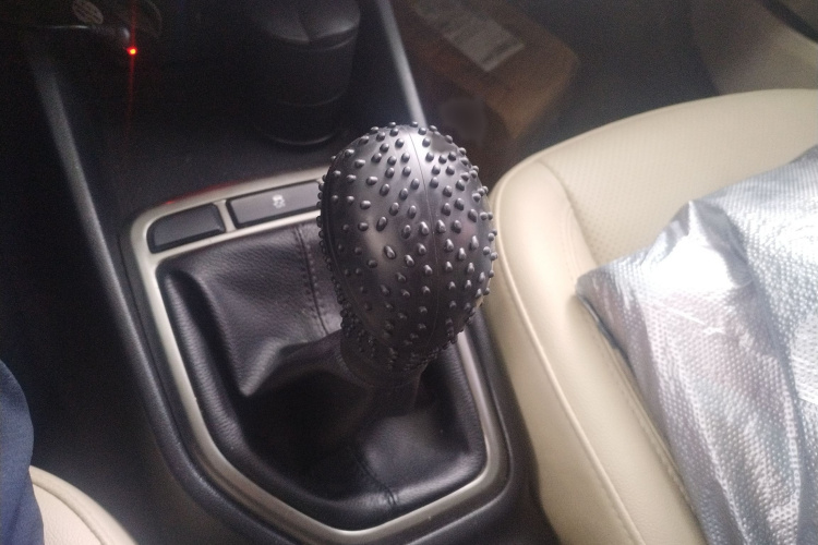 长安 逸动 2016款 1.6L 手动风尚型局部细节18