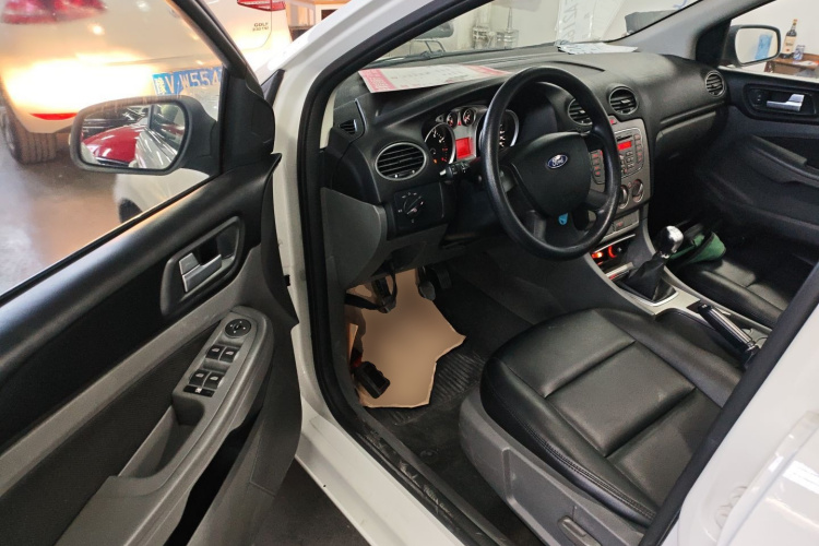 福特 福克斯 2013款 两厢经典 1.8L 手动百万纪念版中控内饰20