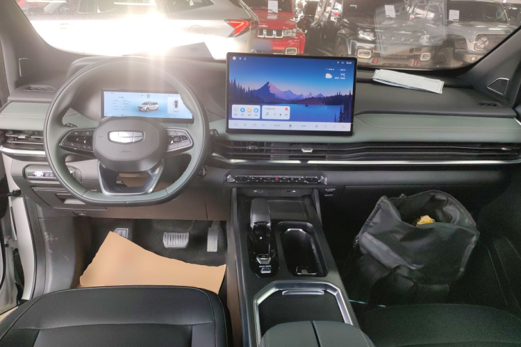 吉利汽车 豪越L 2024款 2.0T DCT尊贵型中控内饰7002