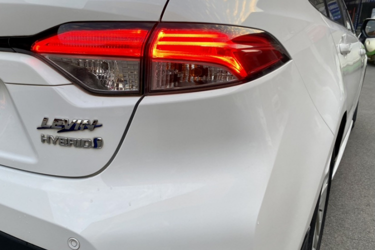 丰田 雷凌 2022款 双擎 1.8H E-CVT领先版车身外观6006