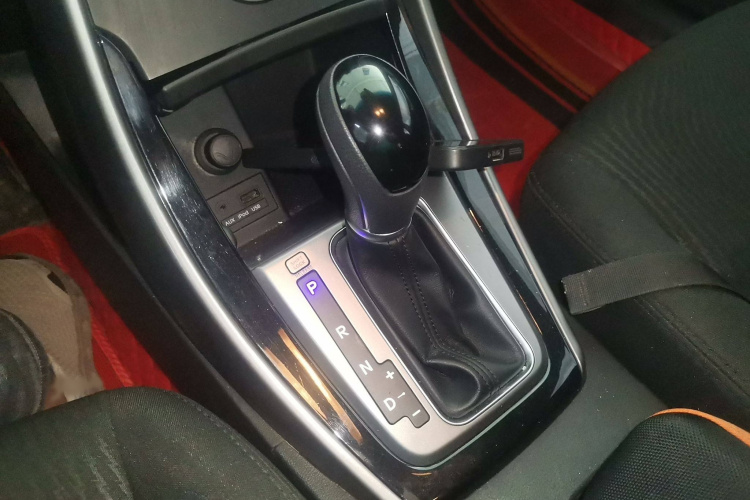 现代 朗动 2015款 1.6L 自动领先型局部细节18