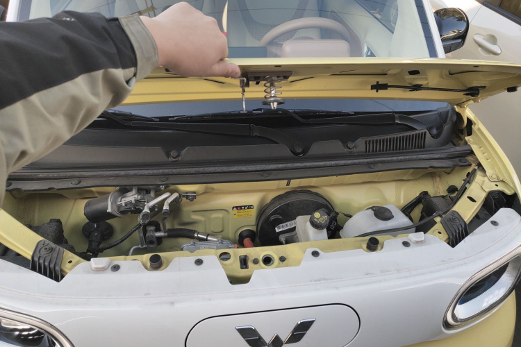 五菱汽车 宏光MINIEV 2024款 第三代 215km 进阶版机舱底盘24