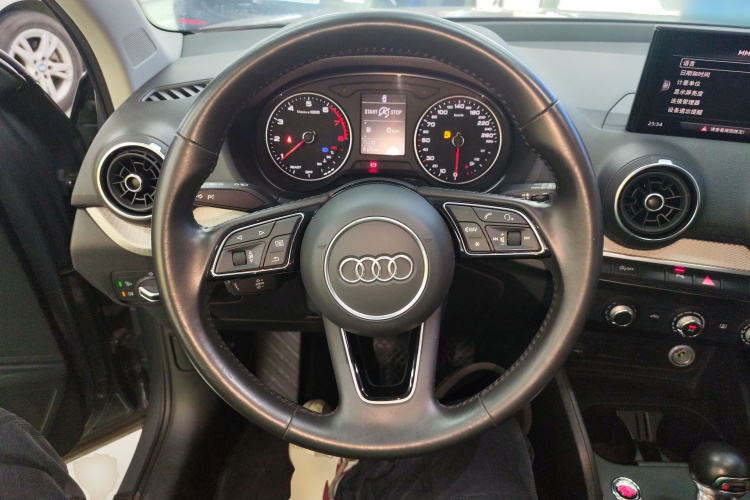 奥迪Q2L 2020款 35 TFSI 进取动感型中控内饰13