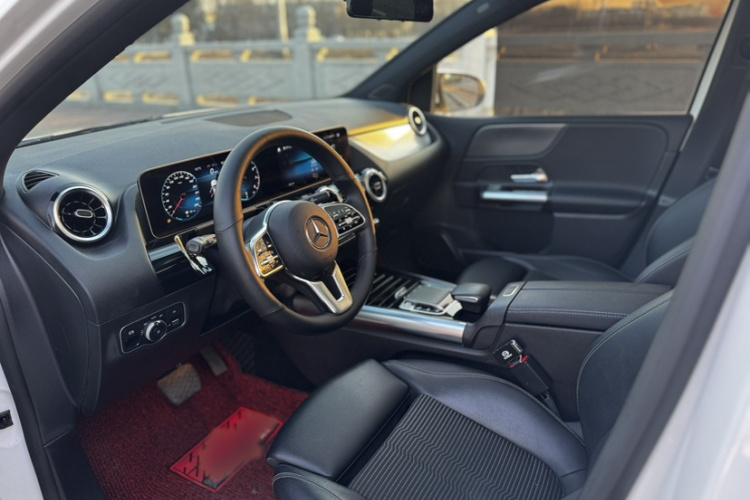 奔驰B级 2020款 B 200 动感型中控内饰7005