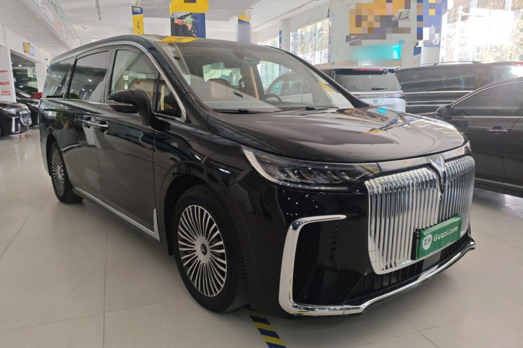 岚图汽车 岚图梦想家 2025款 PHEV 四驱尊贵鲲鹏版车身外观3