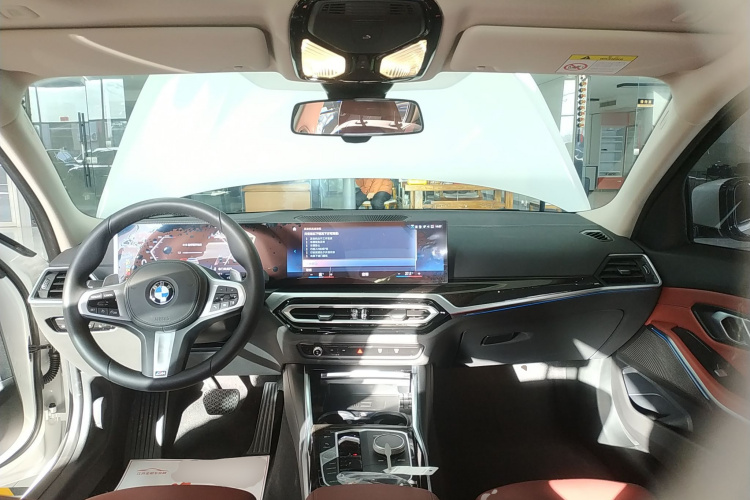 宝马3系 2023款 325Li M运动套装中控内饰7002