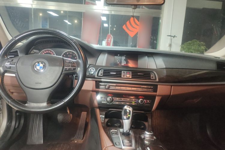 宝马5系 2014款 525Li 领先型中控内饰12