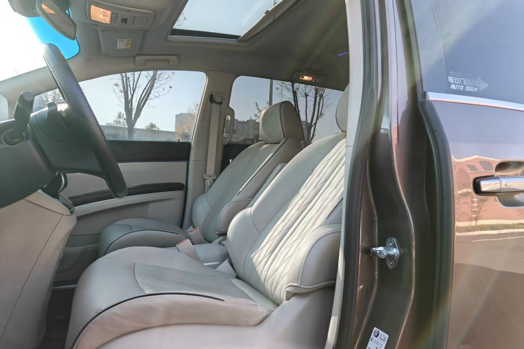 别克GL8 2022款 陆上公务舱 652T 豪华型中控内饰7001