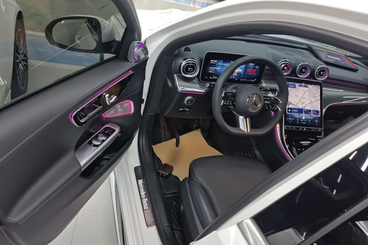 奔驰C级 2025款 改款 C 260 L 运动版中控内饰7003