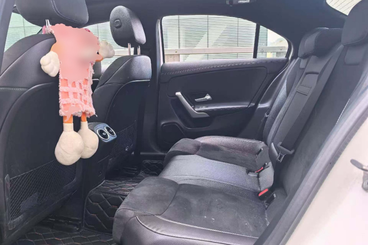 奔驰A级 2022款 改款三 A 200 L 运动轿车时尚型中控内饰7004