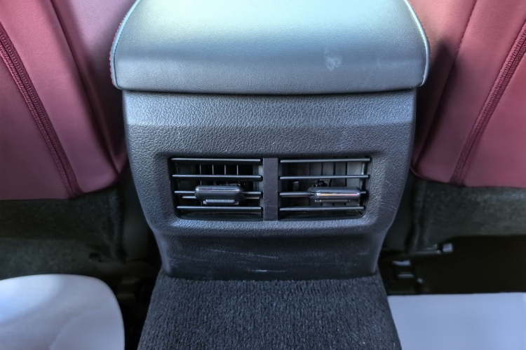 雷克萨斯IS 2015款 200t F SPORT中控内饰7013