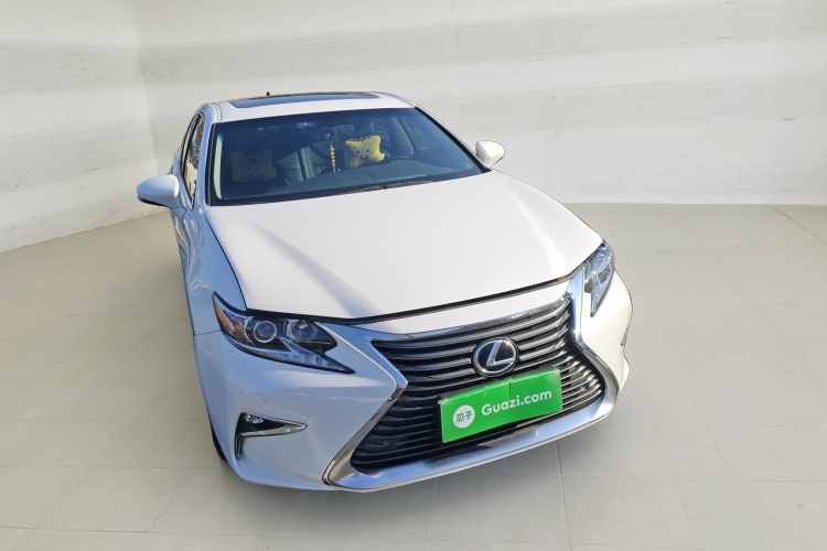 雷克萨斯ES 2015款 200 精英版车身外观3
