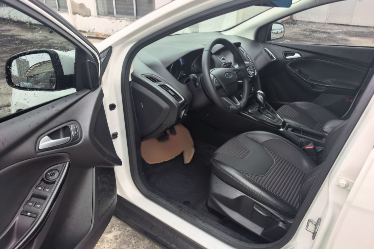 福特 福克斯 2018款 两厢经典 1.6L 自动风尚型智行版中控内饰7003