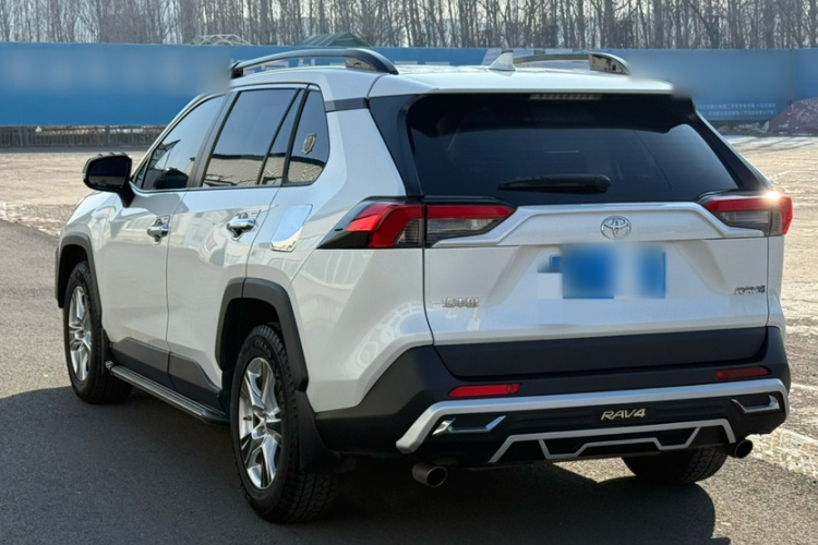 丰田 RAV4荣放 2022款 2.0L CVT两驱都市版车身外观6008