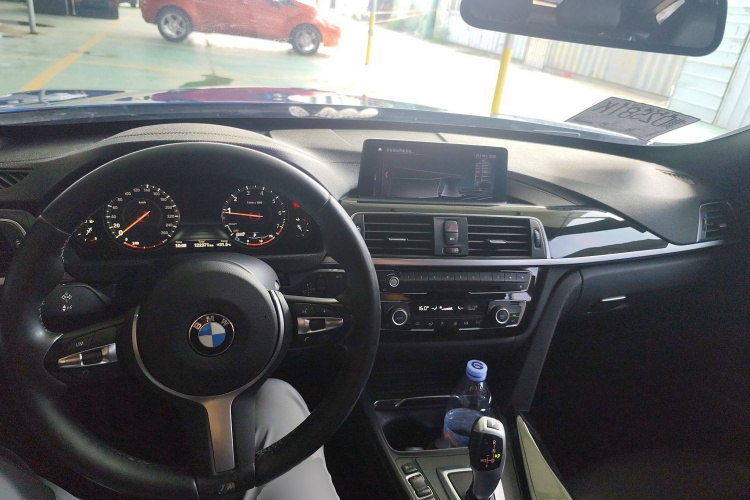 宝马3系GT 2020款 320i M运动套装中控内饰12