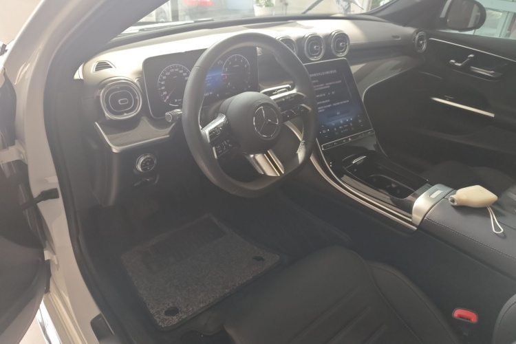 奔驰C级 2024款 改款 C 260 L 运动版中控内饰7002