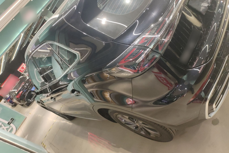 红旗HS5 2025款 2.0T 两驱旗悦Pro版车身外观4