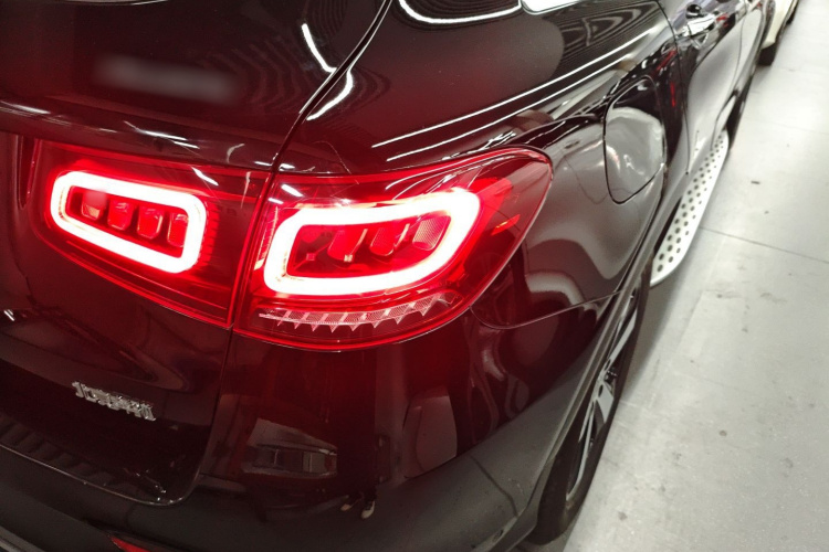 奔驰GLC 2022款 改款三 GLC 260 L 4MATIC 动感型车身外观9