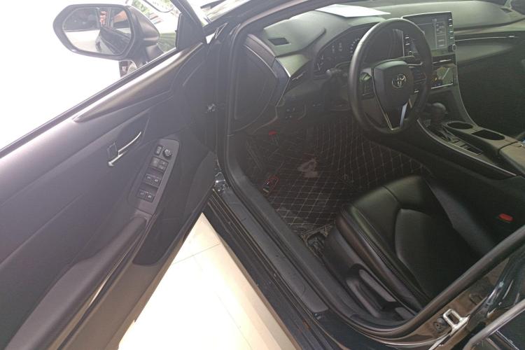 丰田 亚洲龙 2019款 2.0L 进取版 国VI中控内饰7003