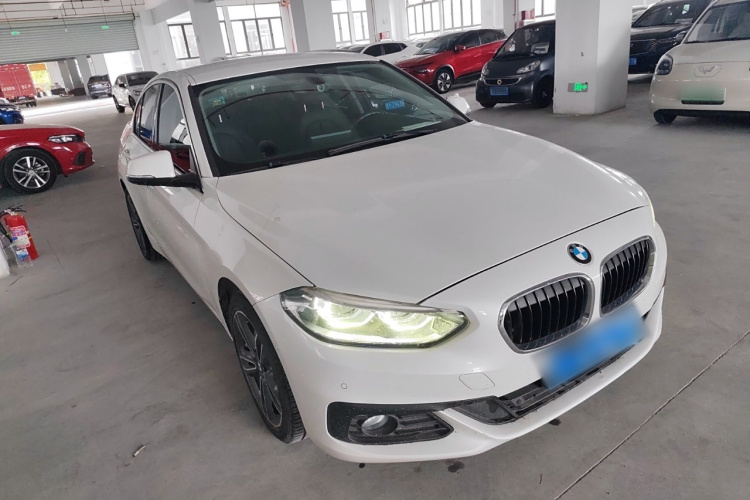 宝马1系 2019款 118i 时尚型车身外观3